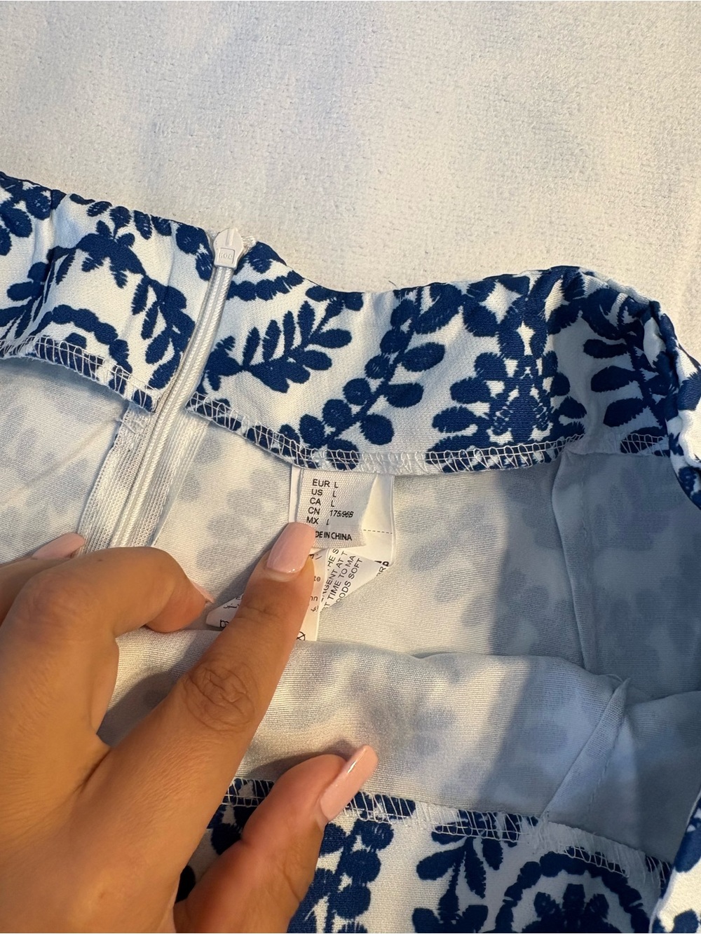 Blue and White Boho Print Knot Side Mini Skirt Size L - Picture 4 of 8